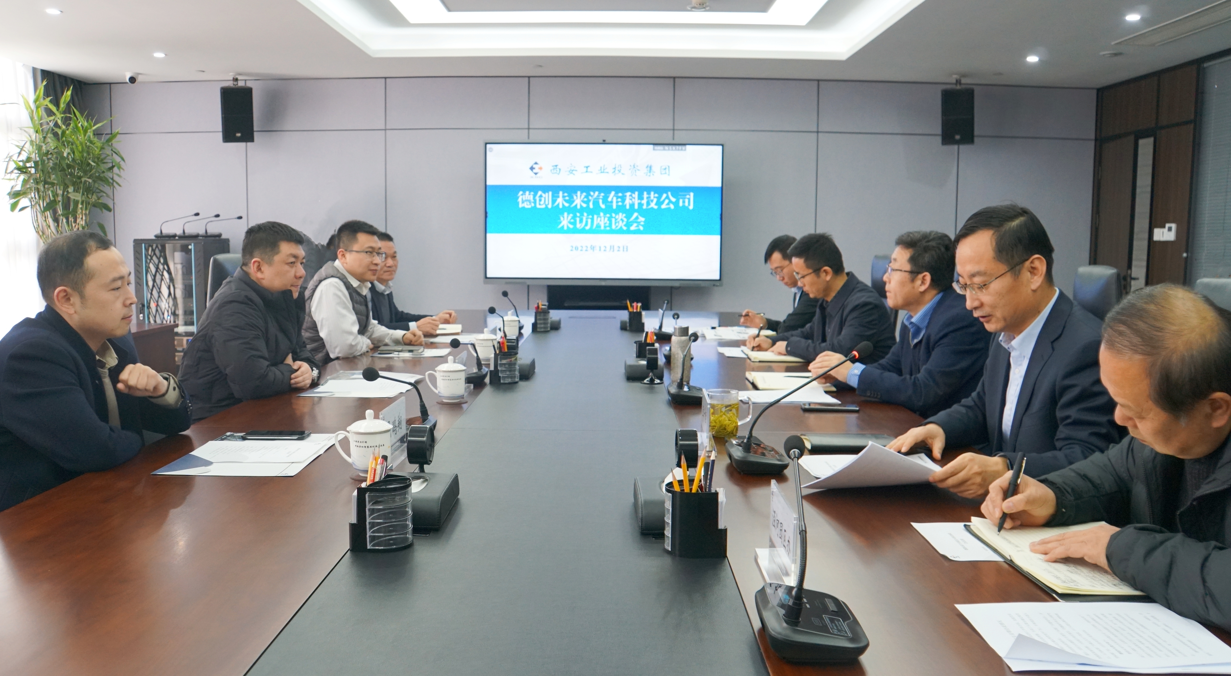 德创未来汽车科技有限公司一行到拉斯维加斯3499集团座谈